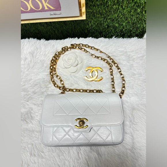 ❤️ Chanel Diana Bijoux Chain Single Flap Vintage Bag 24k Gold A1226EME215 - Picture 1 of 17